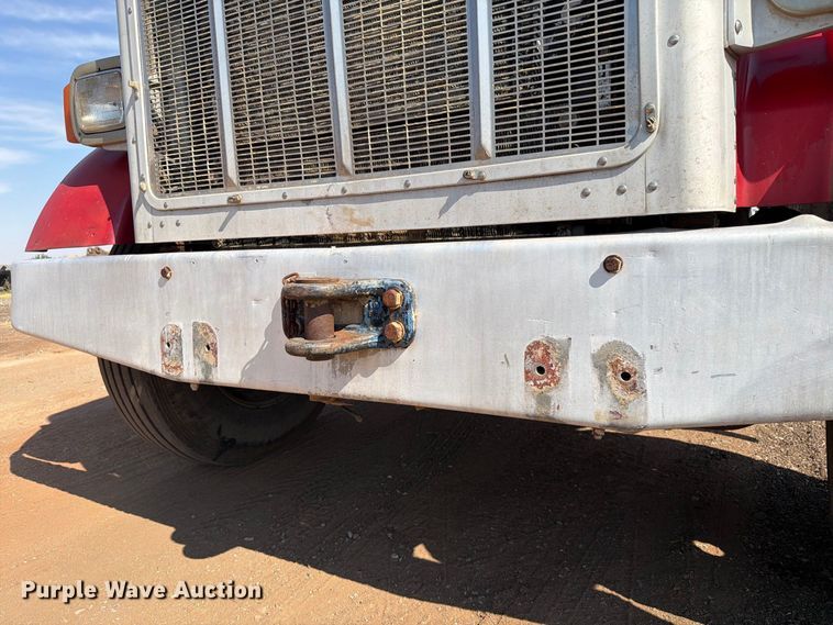 image for item EW8745 1993 Peterbilt 357 flatbed truck