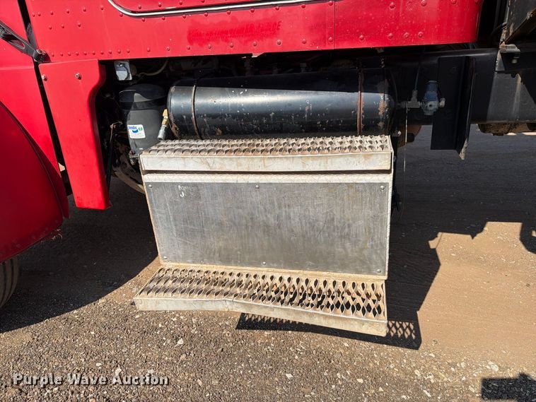 image for item EW8745 1993 Peterbilt 357 flatbed truck