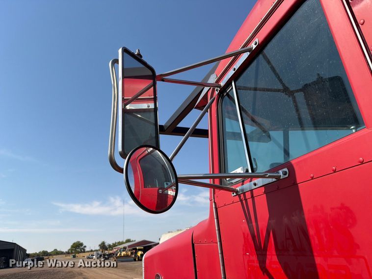 image for item EW8745 1993 Peterbilt 357 flatbed truck
