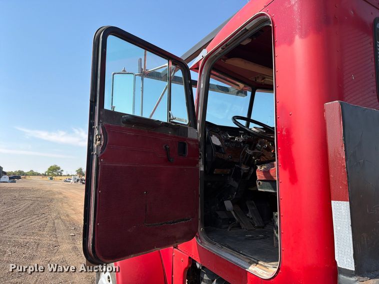 image for item EW8745 1993 Peterbilt 357 flatbed truck