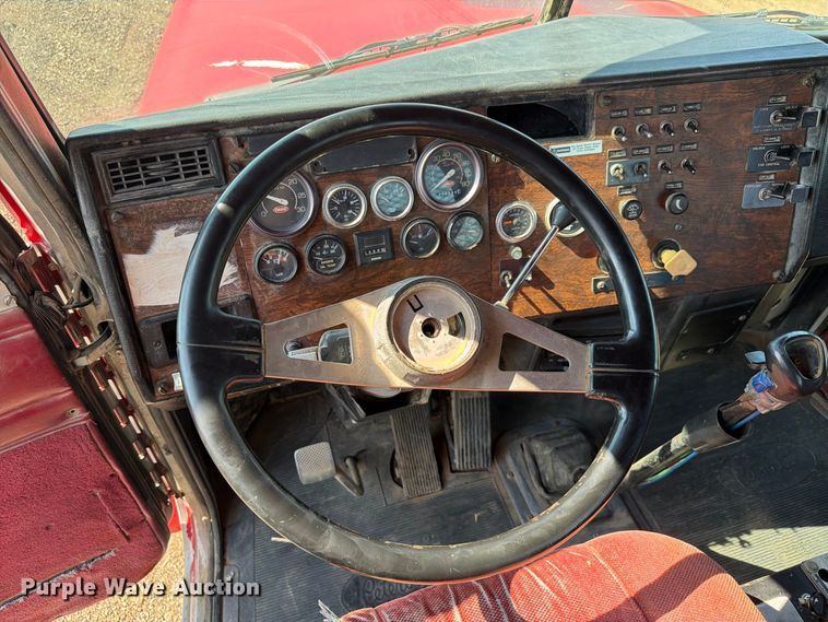 image for item EW8745 1993 Peterbilt 357 flatbed truck