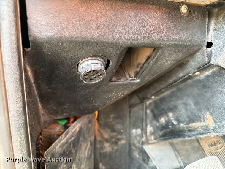 image for item EW8745 1993 Peterbilt 357 flatbed truck