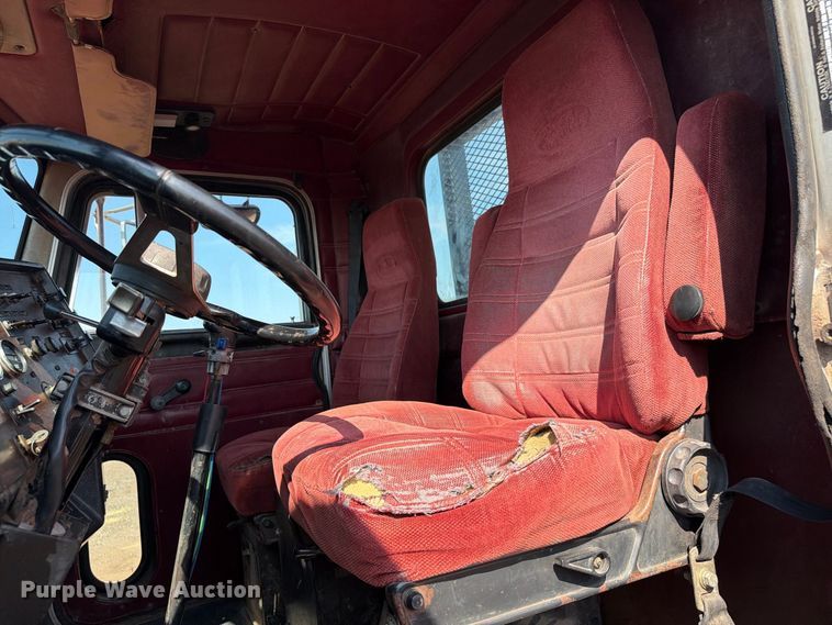 image for item EW8745 1993 Peterbilt 357 flatbed truck