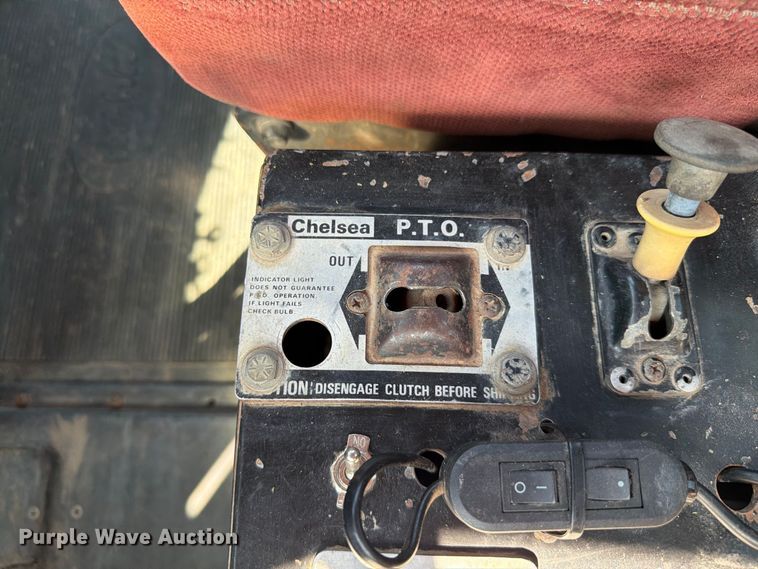 image for item EW8745 1993 Peterbilt 357 flatbed truck