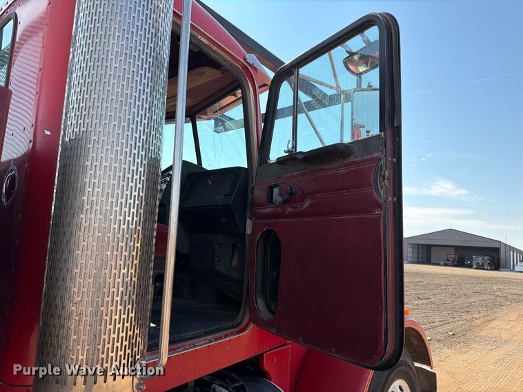 image for item EW8745 1993 Peterbilt 357 flatbed truck