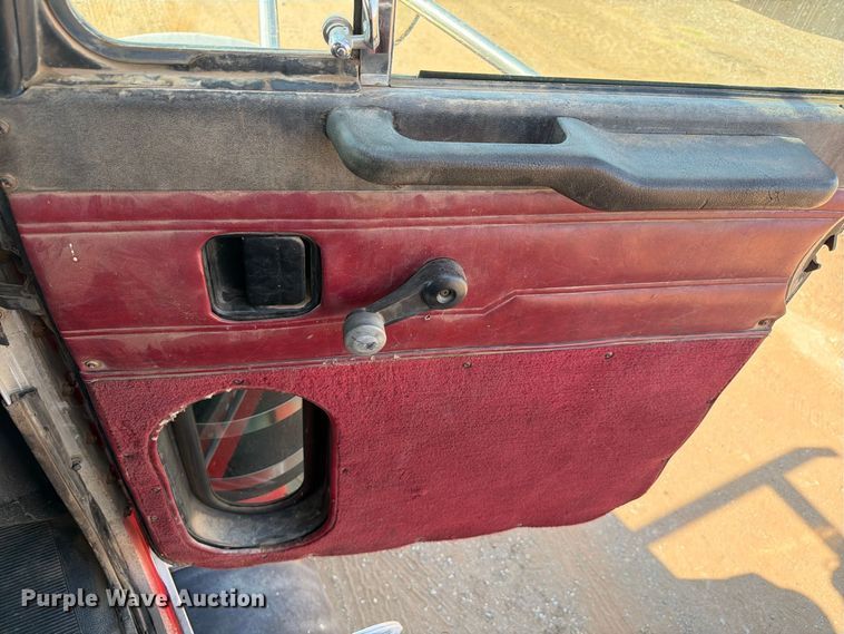 image for item EW8745 1993 Peterbilt 357 flatbed truck