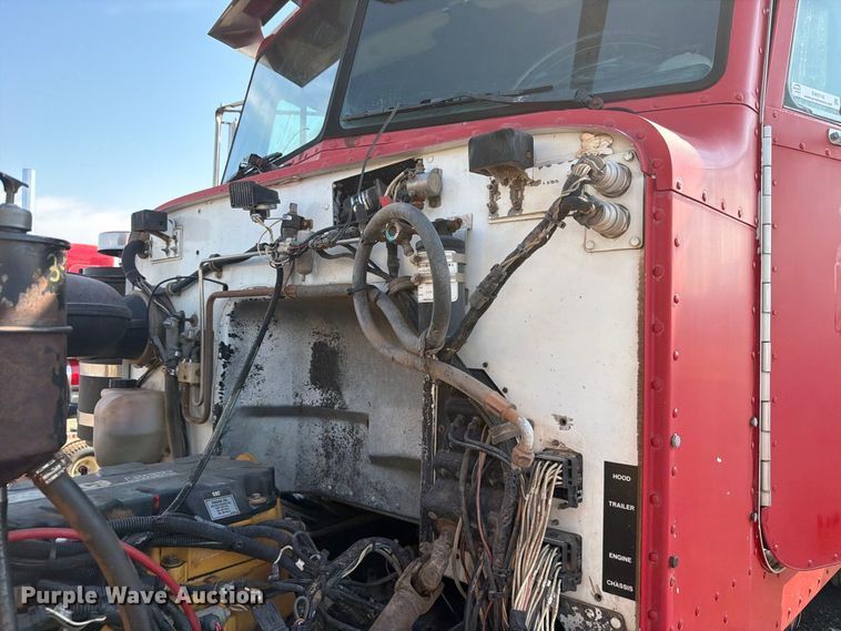 image for item EW8745 1993 Peterbilt 357 flatbed truck