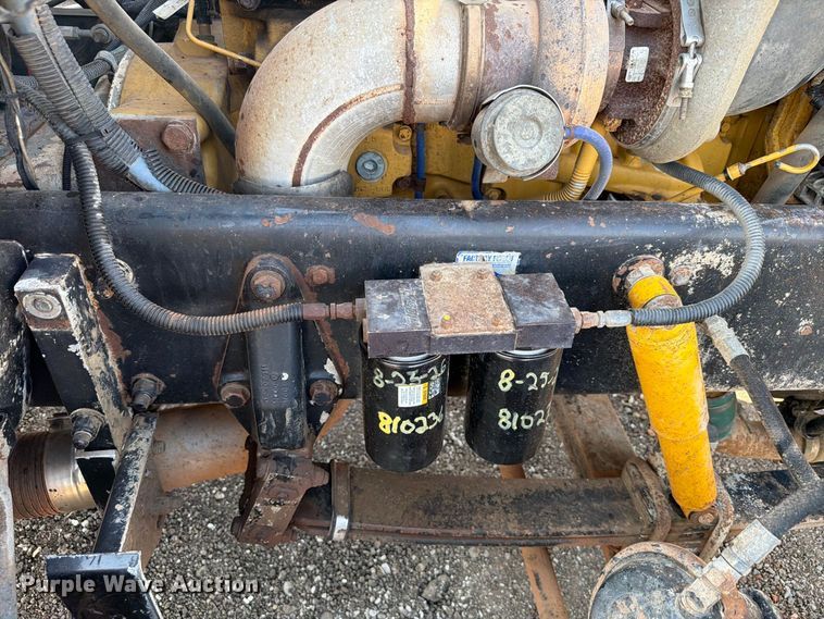 image for item EW8745 1993 Peterbilt 357 flatbed truck