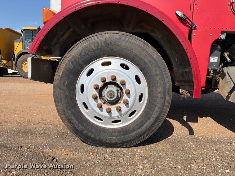 image for item EW8745 1993 Peterbilt 357 flatbed truck