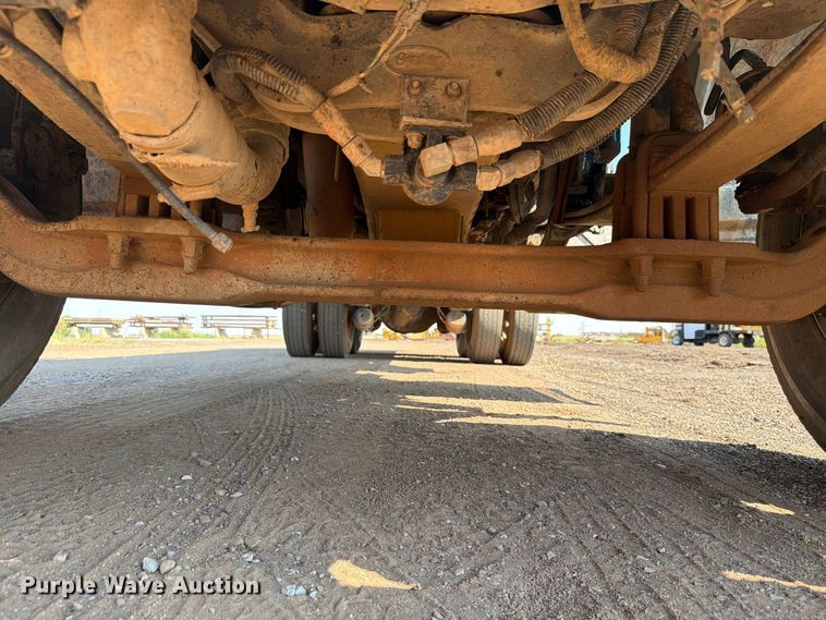image for item EW8745 1993 Peterbilt 357 flatbed truck