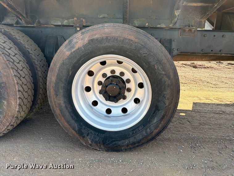 image for item EW8745 1993 Peterbilt 357 flatbed truck