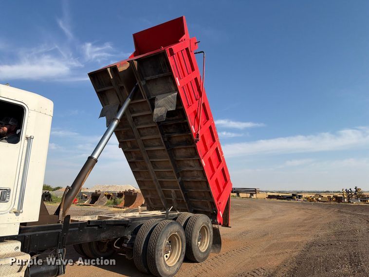 image for item EW8750 1999 Kenworth T800 dump truck