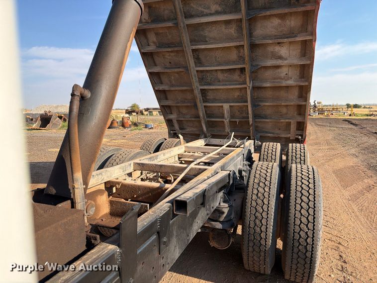 image for item EW8750 1999 Kenworth T800 dump truck