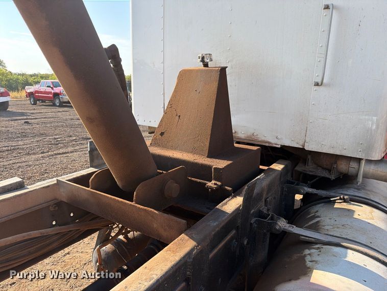 image for item EW8750 1999 Kenworth T800 dump truck