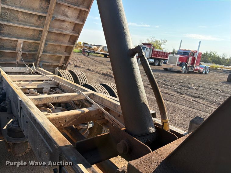 image for item EW8750 1999 Kenworth T800 dump truck