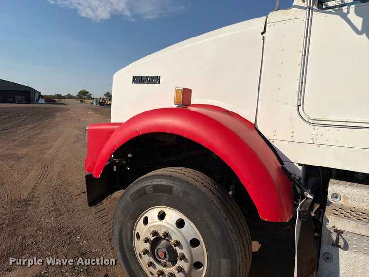 image for item EW8750 1999 Kenworth T800 dump truck