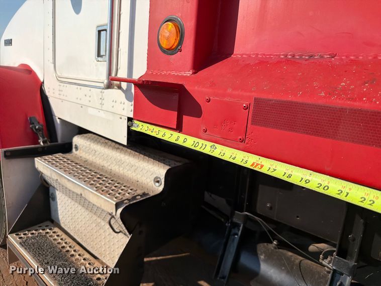 image for item EW8750 1999 Kenworth T800 dump truck