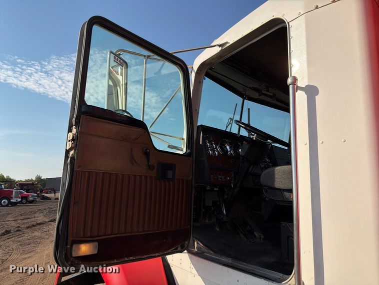 image for item EW8750 1999 Kenworth T800 dump truck