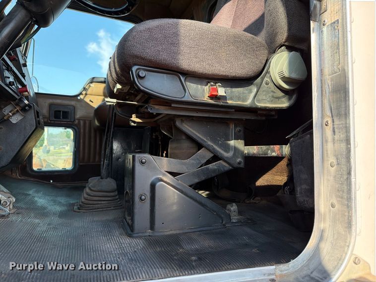 image for item EW8750 1999 Kenworth T800 dump truck