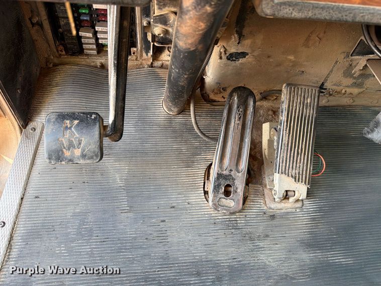 image for item EW8750 1999 Kenworth T800 dump truck