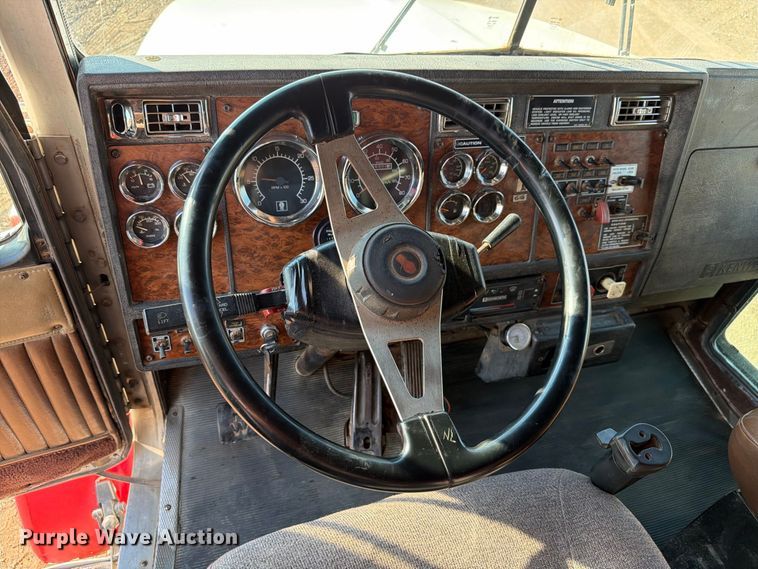image for item EW8750 1999 Kenworth T800 dump truck