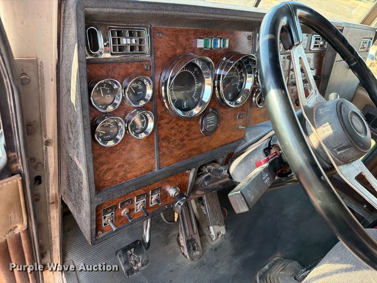 image for item EW8750 1999 Kenworth T800 dump truck