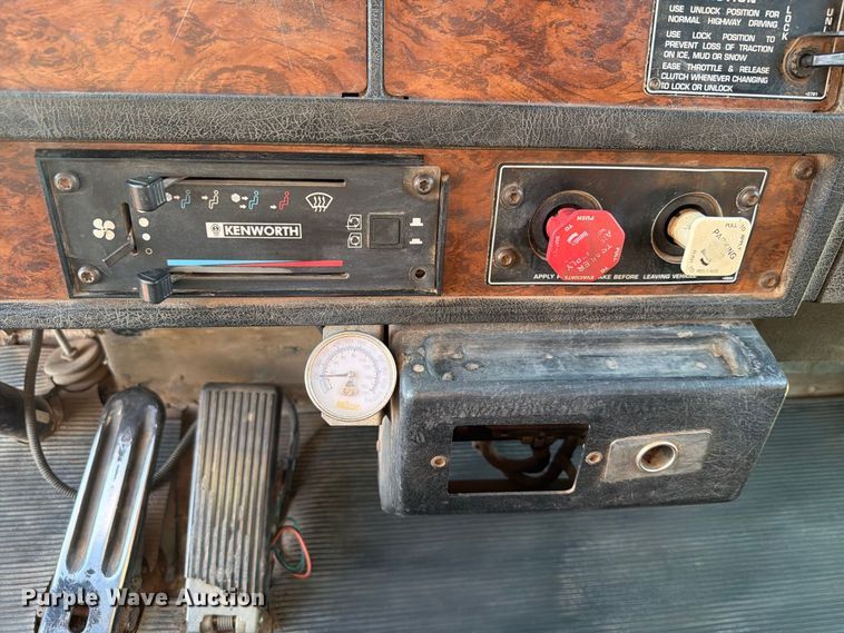 image for item EW8750 1999 Kenworth T800 dump truck