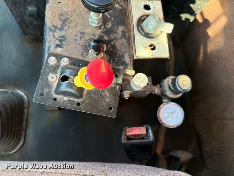 image for item EW8750 1999 Kenworth T800 dump truck