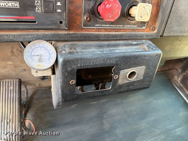 image for item EW8750 1999 Kenworth T800 dump truck