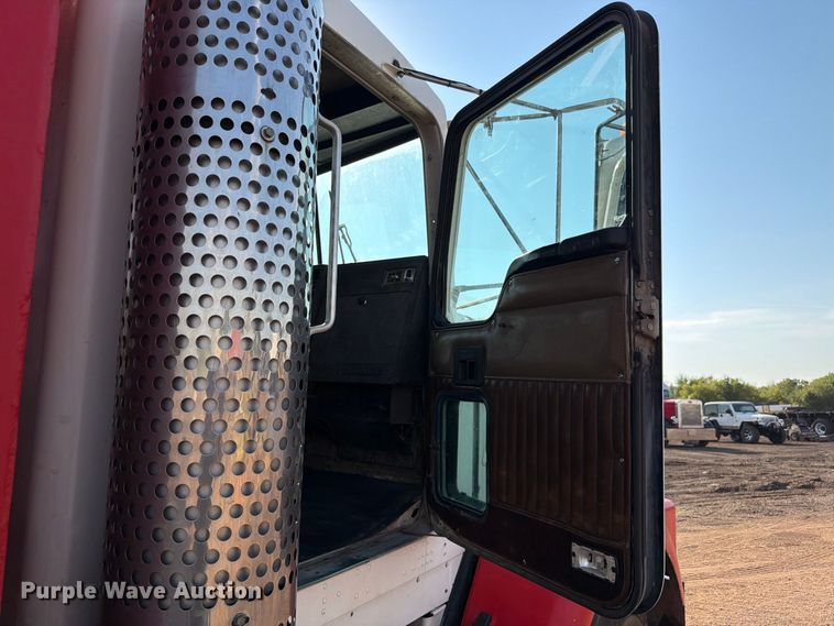 image for item EW8750 1999 Kenworth T800 dump truck