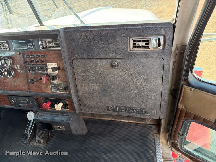 image for item EW8750 1999 Kenworth T800 dump truck