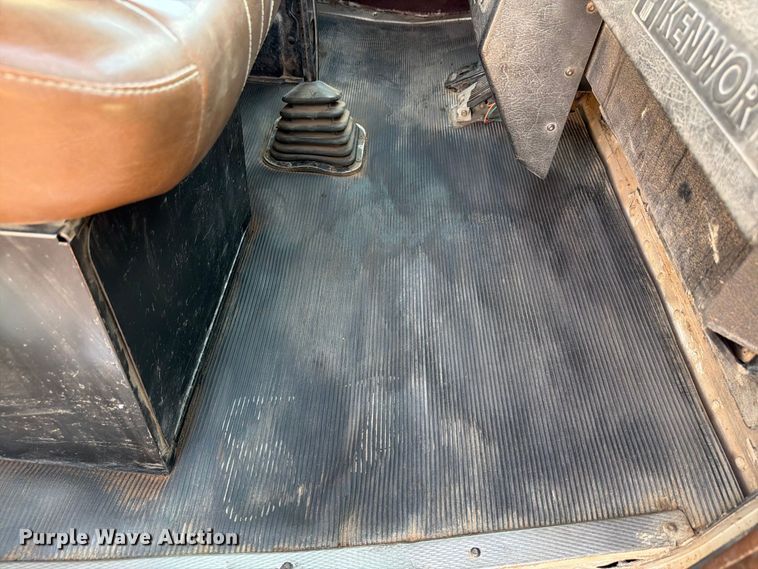 image for item EW8750 1999 Kenworth T800 dump truck