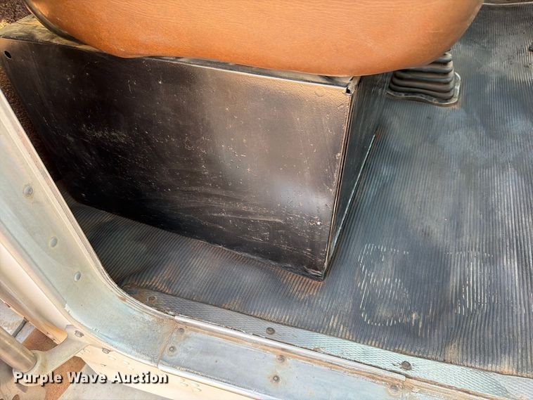 image for item EW8750 1999 Kenworth T800 dump truck