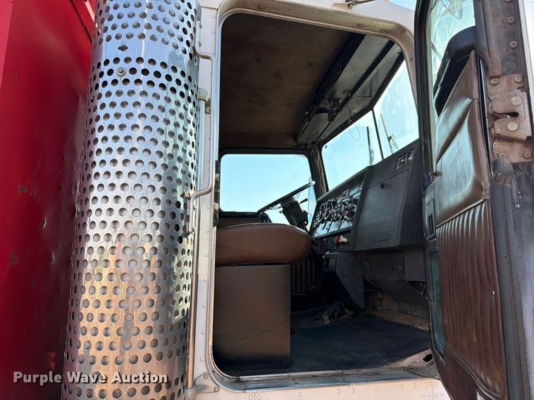 image for item EW8750 1999 Kenworth T800 dump truck