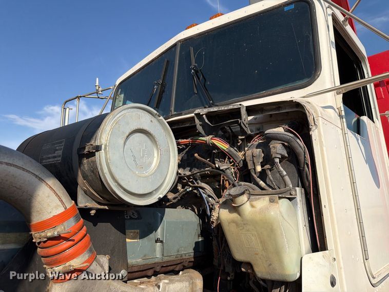 image for item EW8750 1999 Kenworth T800 dump truck