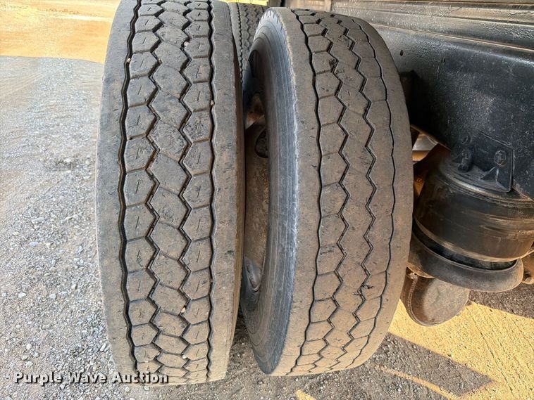 image for item EW8750 1999 Kenworth T800 dump truck