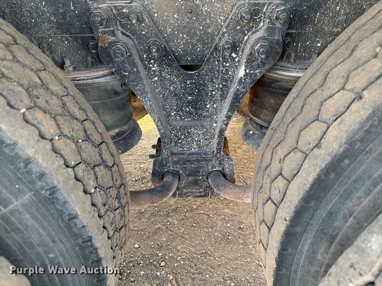 image for item EW8750 1999 Kenworth T800 dump truck
