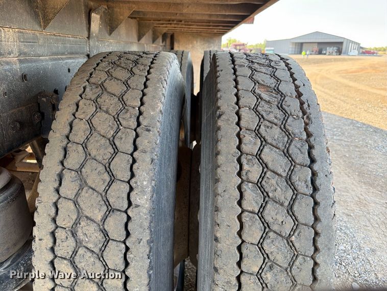 image for item EW8750 1999 Kenworth T800 dump truck