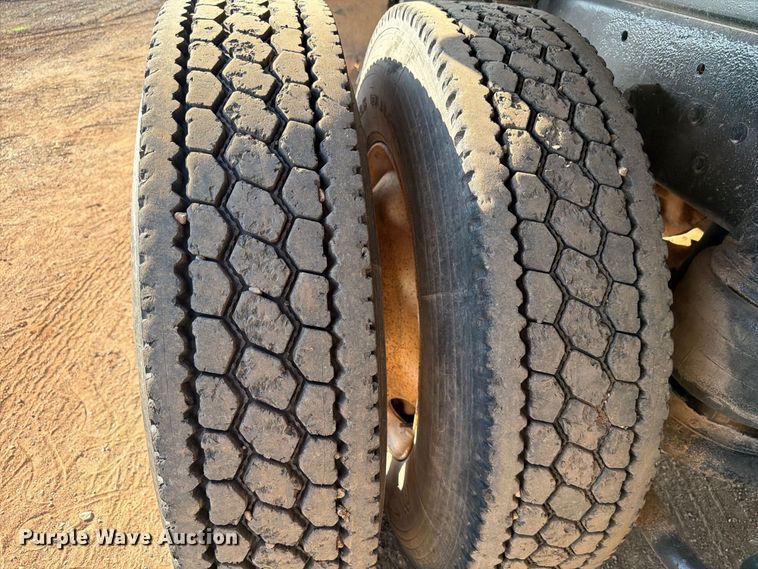 image for item EW8750 1999 Kenworth T800 dump truck
