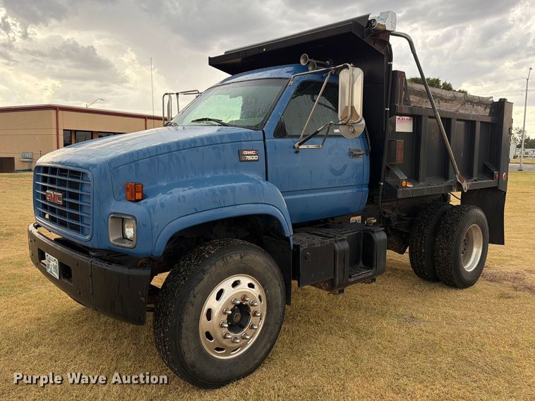 2002 GMC C7500 dump truck