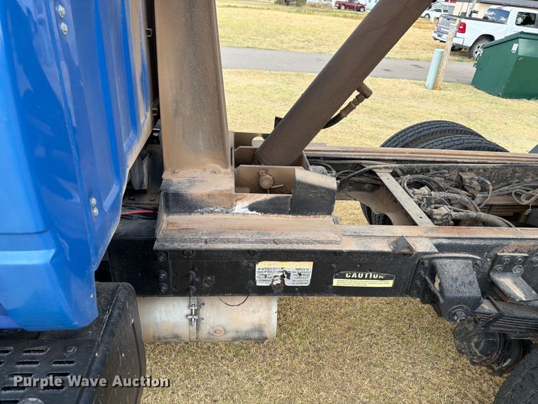 image for item EX0017 2002 GMC C7500 dump truck