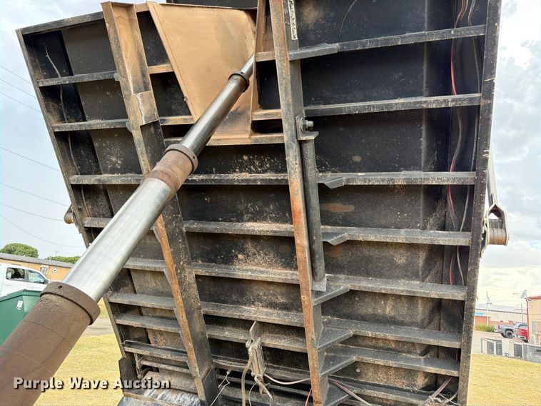 image for item EX0017 2002 GMC C7500 dump truck