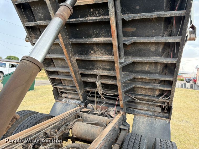 image for item EX0017 2002 GMC C7500 dump truck