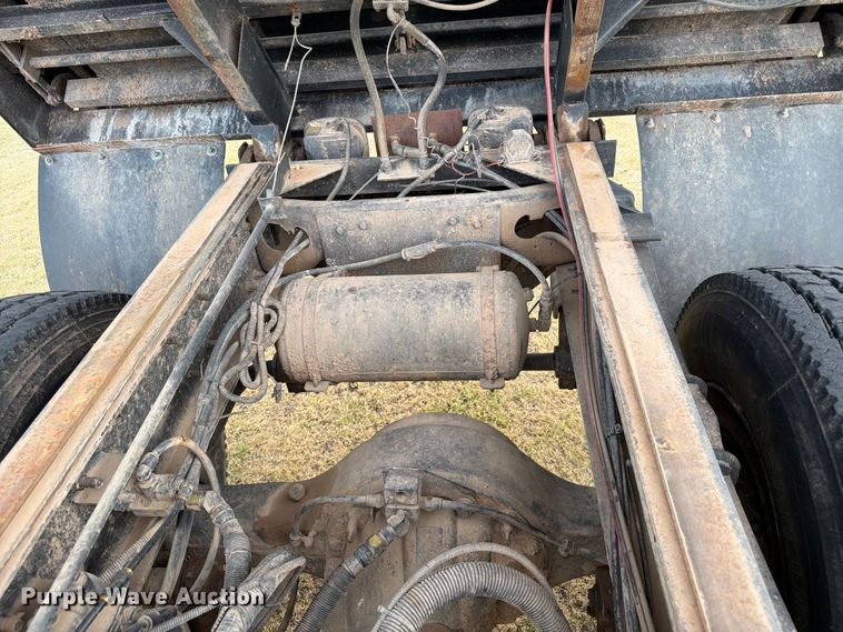 image for item EX0017 2002 GMC C7500 dump truck