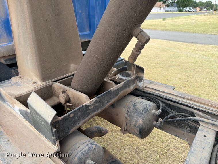 image for item EX0017 2002 GMC C7500 dump truck