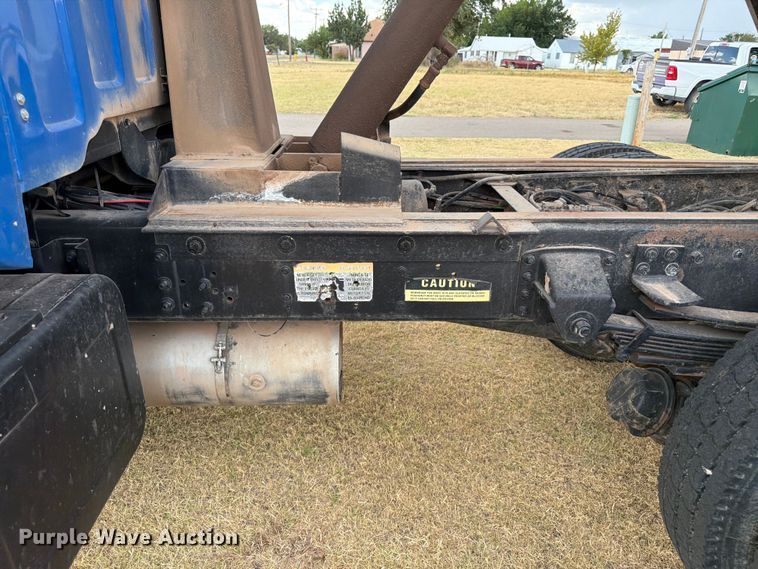 image for item EX0017 2002 GMC C7500 dump truck