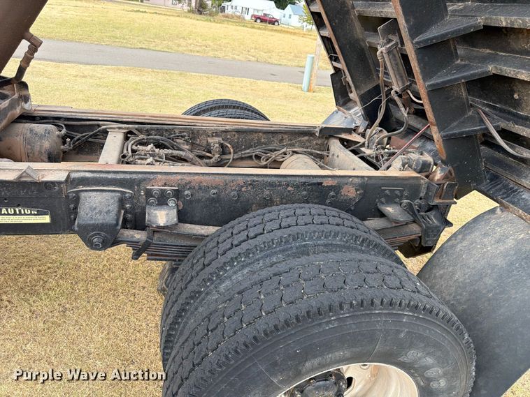 image for item EX0017 2002 GMC C7500 dump truck