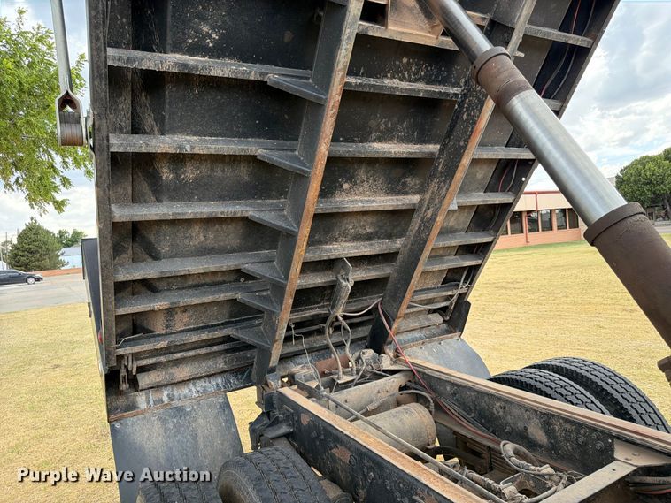 image for item EX0017 2002 GMC C7500 dump truck