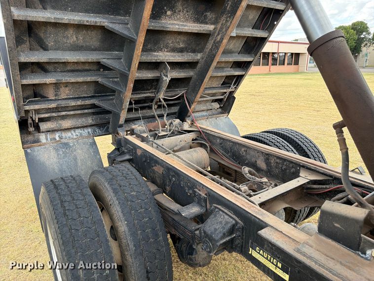 image for item EX0017 2002 GMC C7500 dump truck