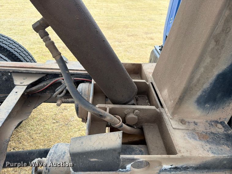 image for item EX0017 2002 GMC C7500 dump truck